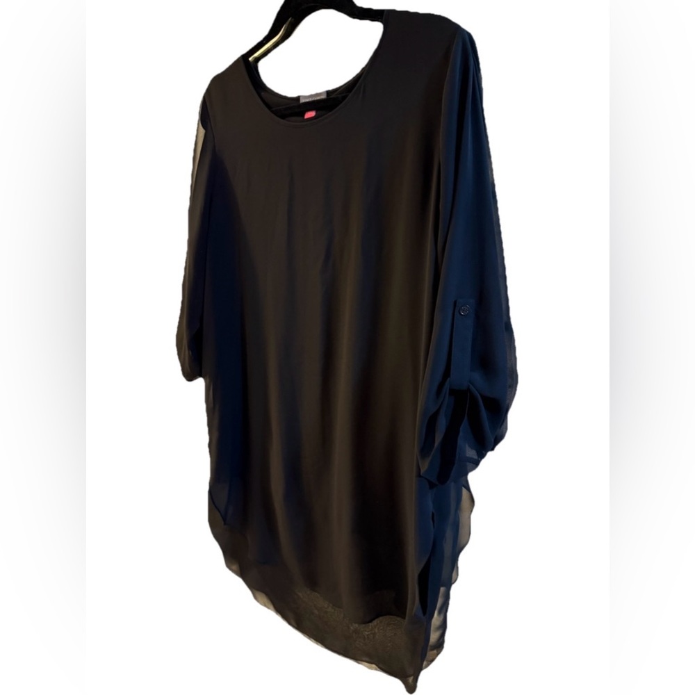 Vince Camuto Black Flowy Top. Size M